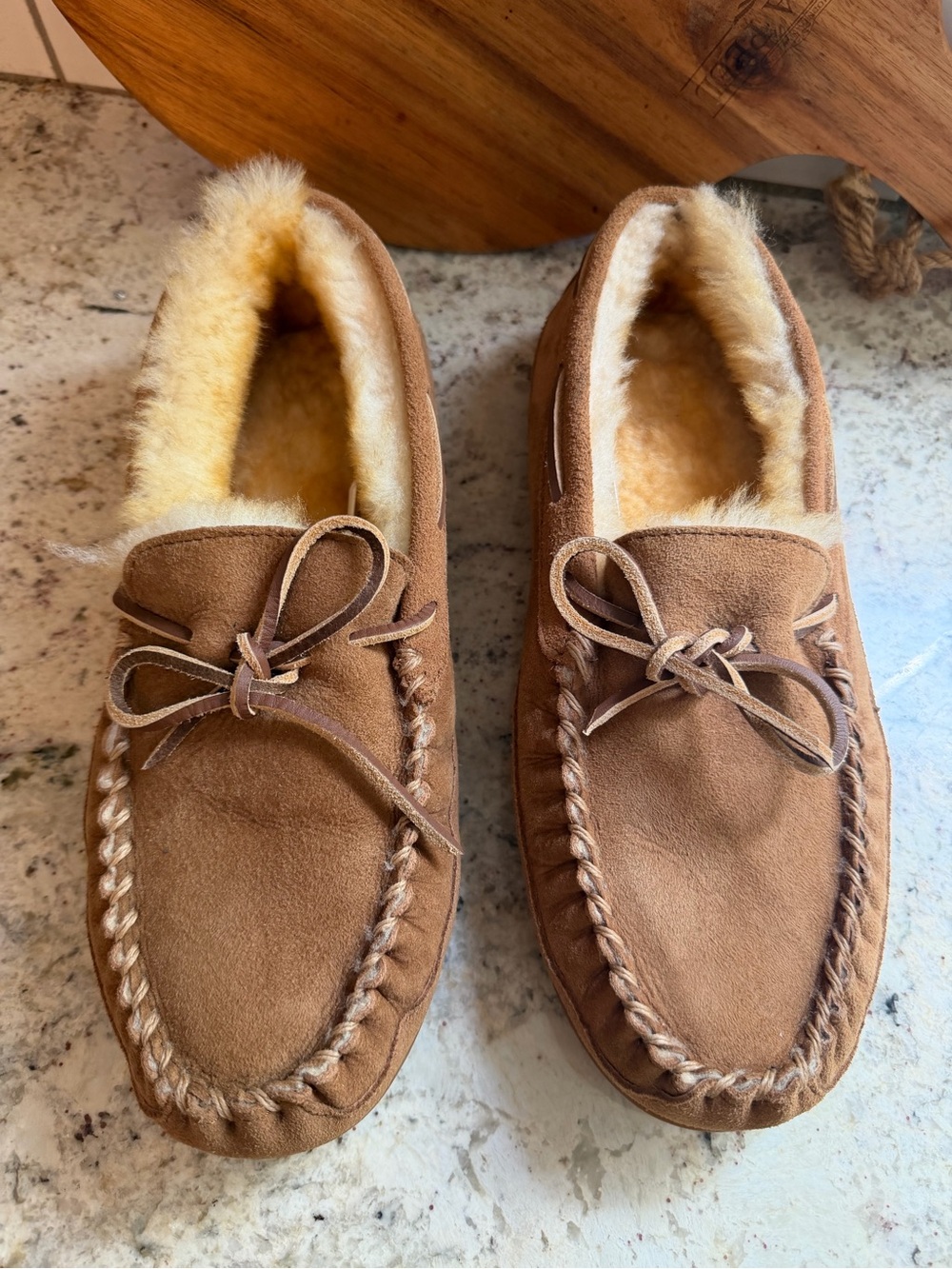 LL Bean Mens $100 Wicked Good Camp Moccasins Shearling Slipper size 10 NWOT